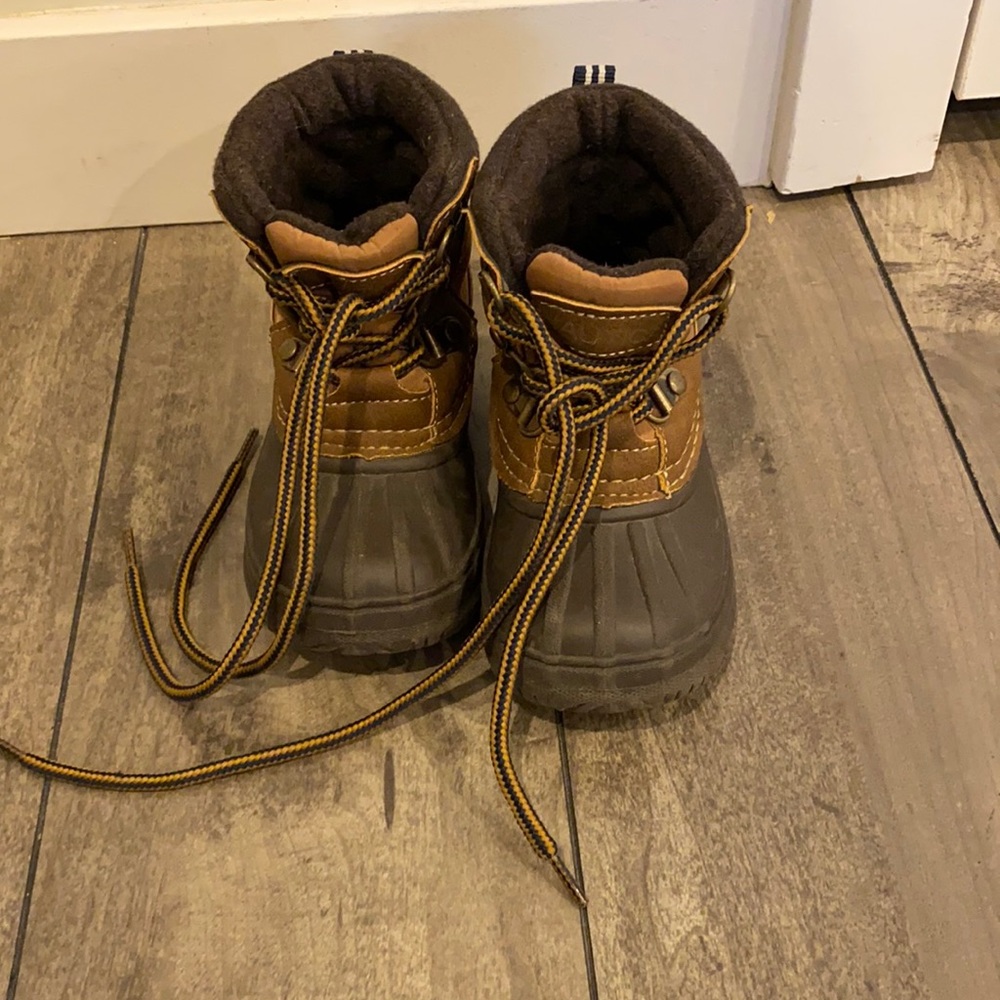 Nautica kid boots size 6